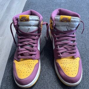AJ1 High Tops (Gold and Bordeaux) Size 10.5.   Lightly Worn